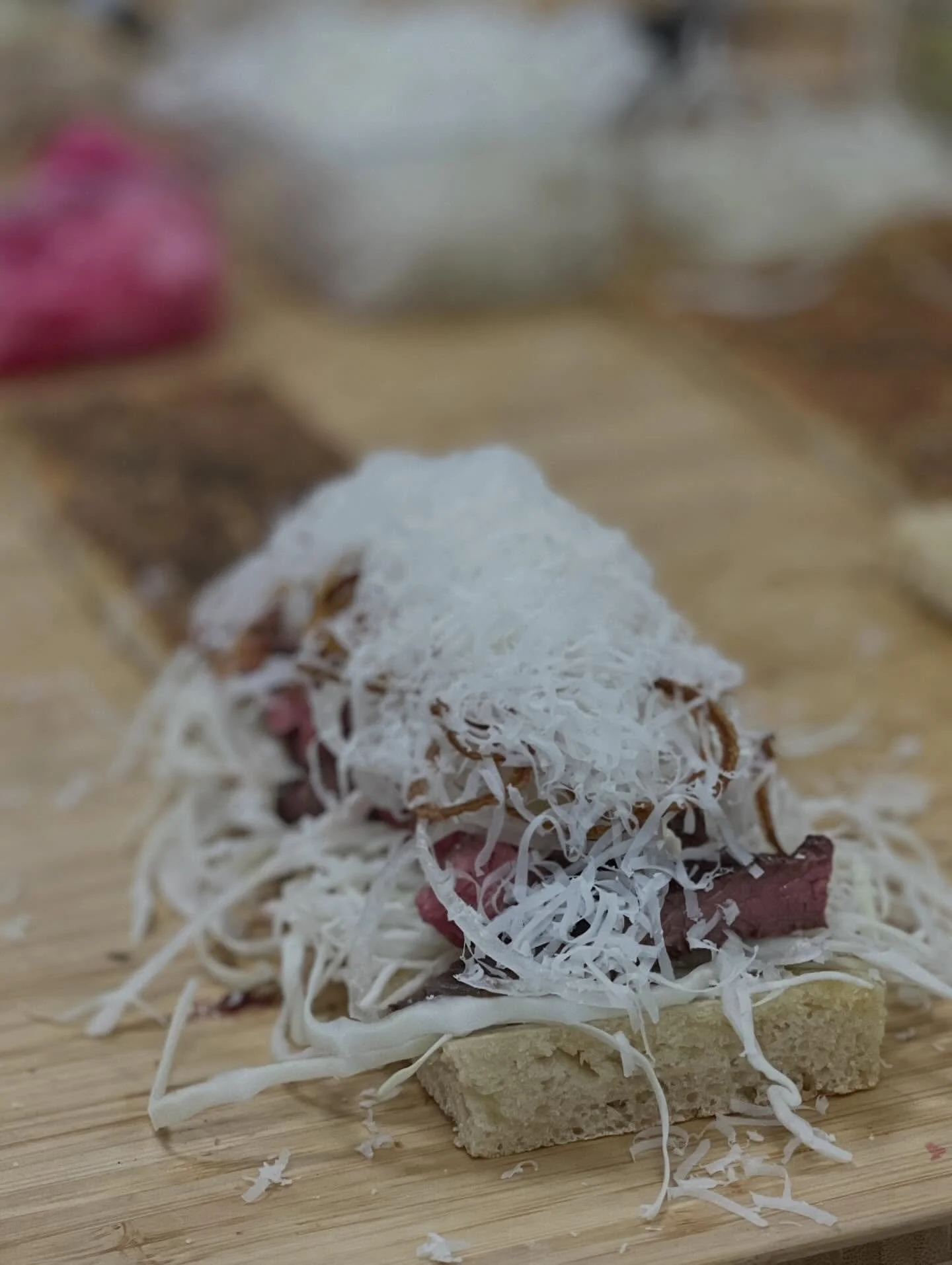 Under de lite lugnare veckorna s&aring; h&auml;r i b&ouml;rjan av &aring;ret brukar vi ta tillf&auml;llet i akt att kratta i manegen inf&ouml;r kommande s&auml;songer. Vi uppdaterar menyer och hemsidor, provlagar mat och funderar p&aring; hur vi kan 