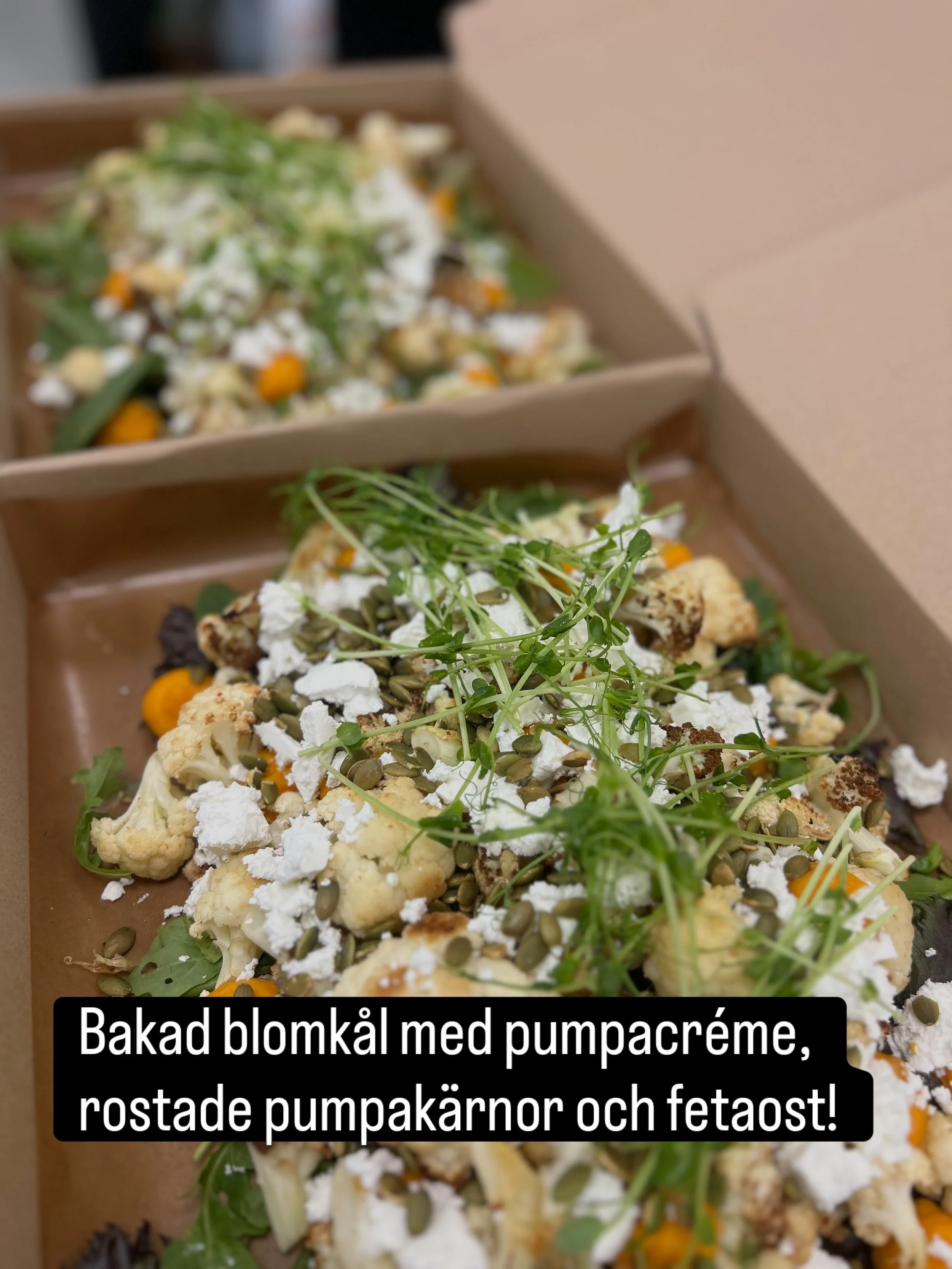 Idag tjuvstartade vi en catering med delar av v&aring;r kommande h&ouml;stbuff&eacute; som best&aring;r av kantarellpaj, olika former av betor, pumpa, dillpicklade tomater och massa annat gott. Men detta var bara en lite tjuvstart, fram till slutet a