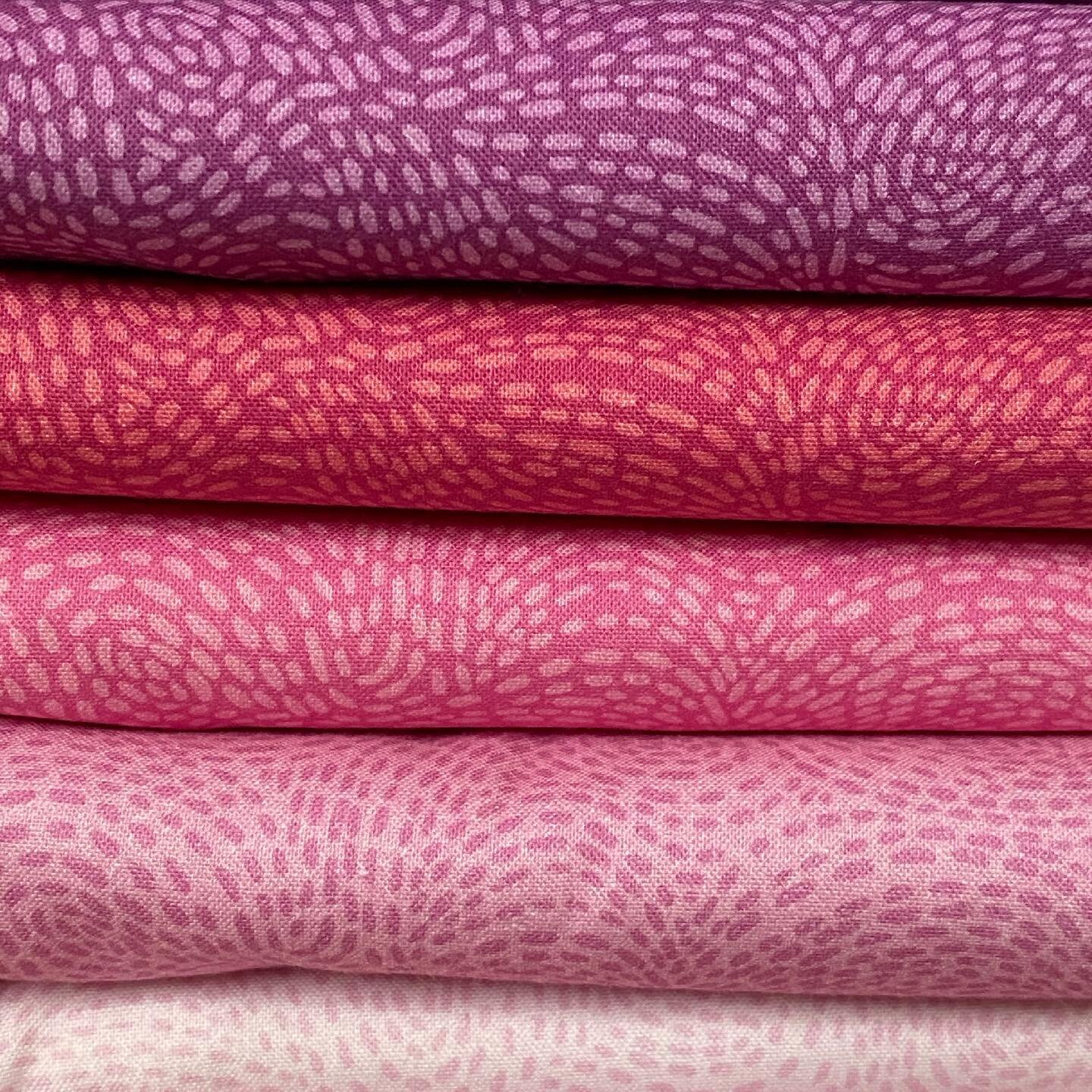 Colors on colors on colors! MY new blender collection from @pbsfabrics has 40 colors to choose from! Check out &ldquo;Waved&rdquo; and all of their new collections on their site!