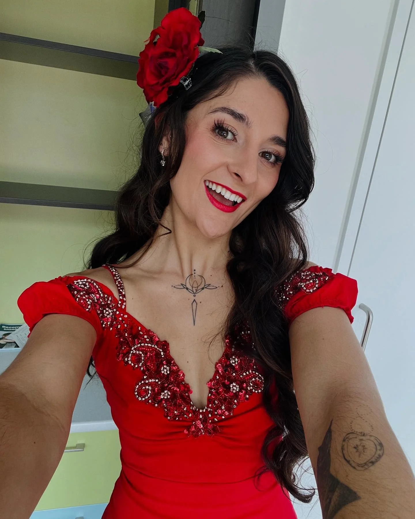 Painting the town red with @themadeleinestrio &hearts;️