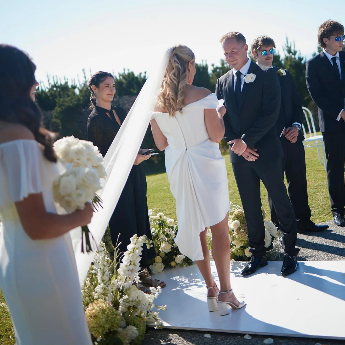 So grateful to be the celebrant at this STUNNING Waiheke Wedding! 
Congratulations to the lucky couple Mr and Mrs McBeath 🍀