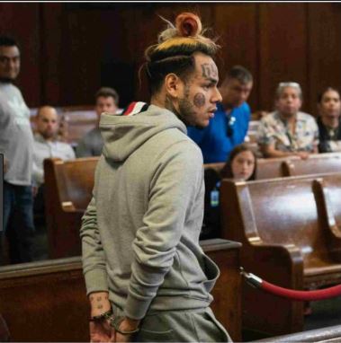 Above is a photo of Tekashi69 in court on Sunday, 11/18.