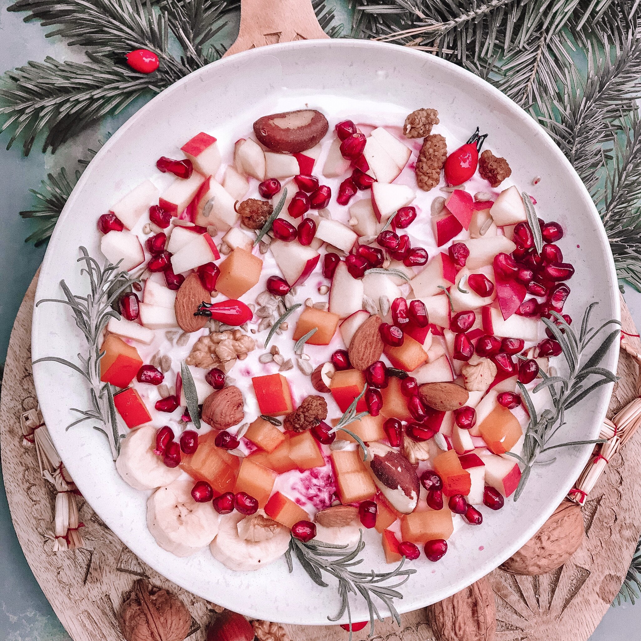 Pomegranate Persimmon Yoghurt-Quark Bowl