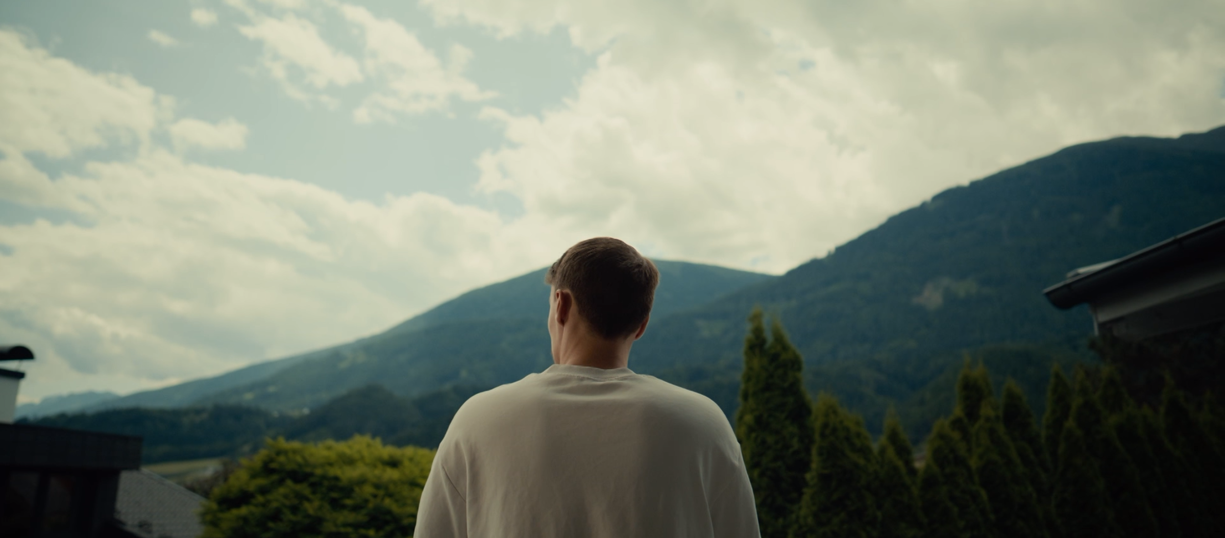  THE FINEST FCKUP-  ZDF Mediathek .   Production:  twosyde Media GmbH   Director: Andreas Heyde  Producer: Josephine Heyde  DOP: Leon Homburg  Gaffer:  Philipp Fechner    