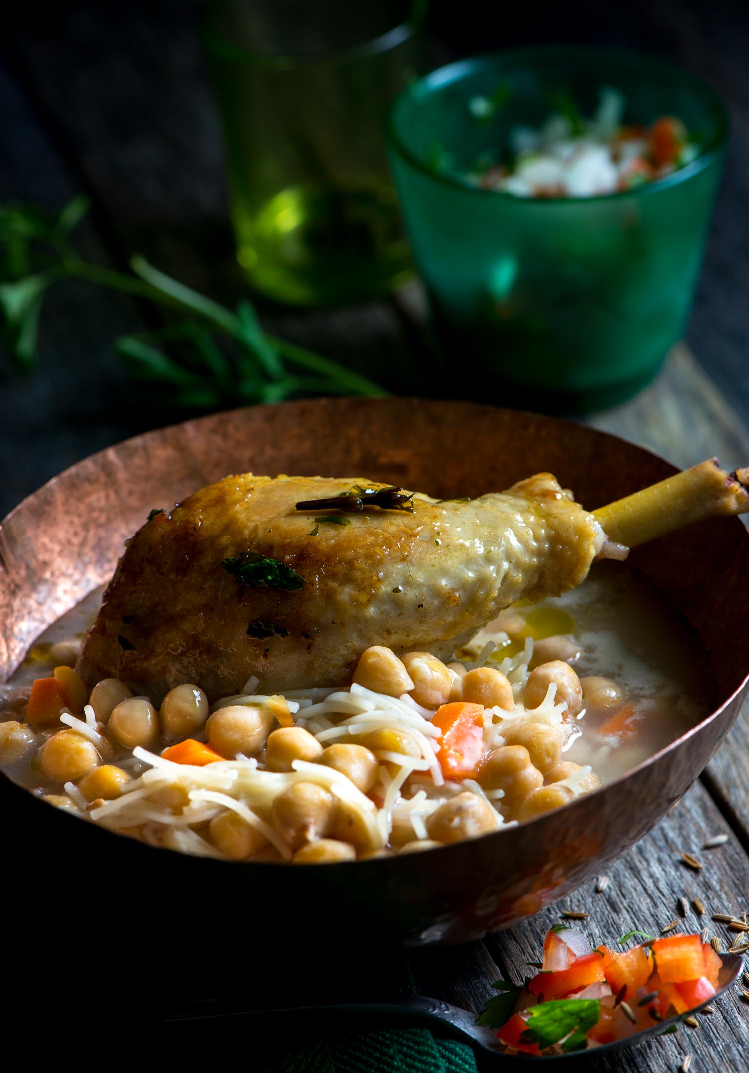 03419 Sopa de garbanzos con pollo crujiente.jpg