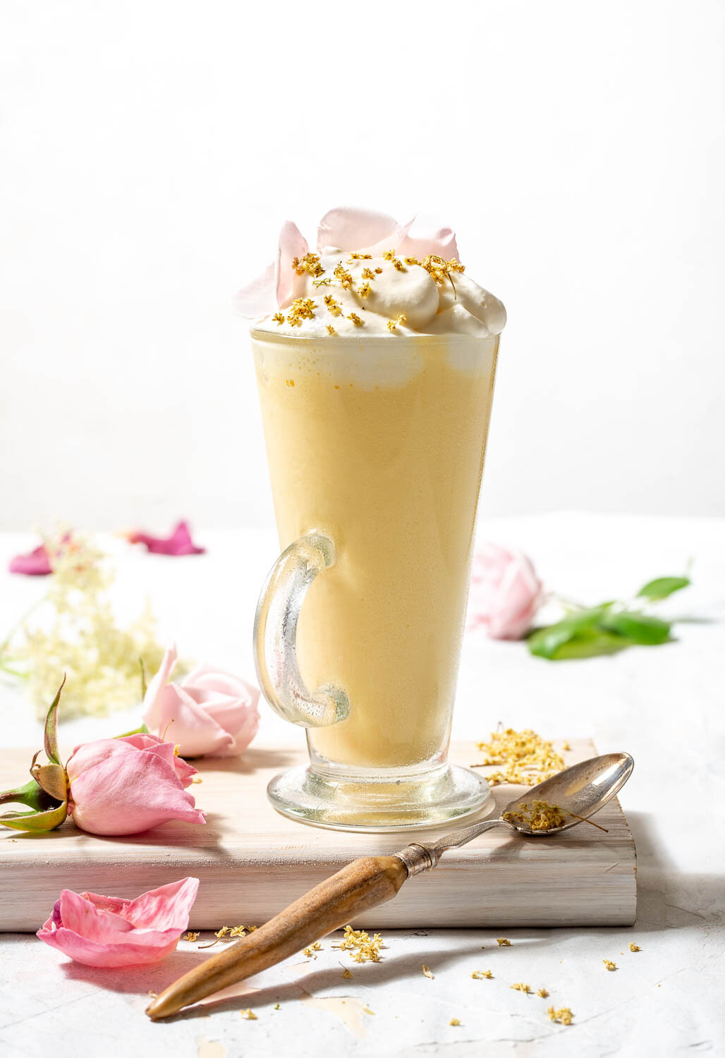 Mango, roses and elderberry smoothie