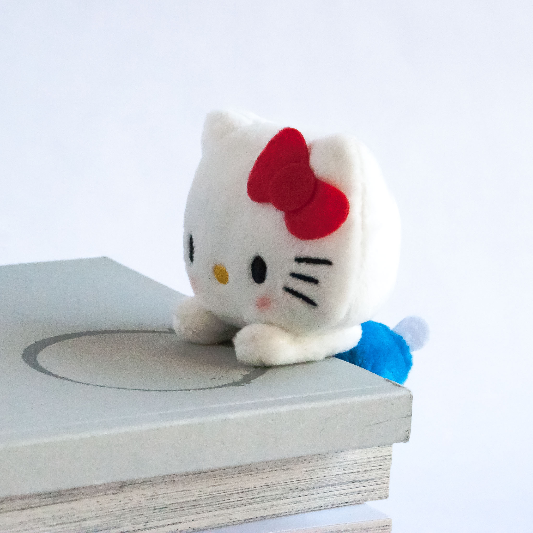 Hello Kitty Plush Mascot - angle hang pose CC.jpg