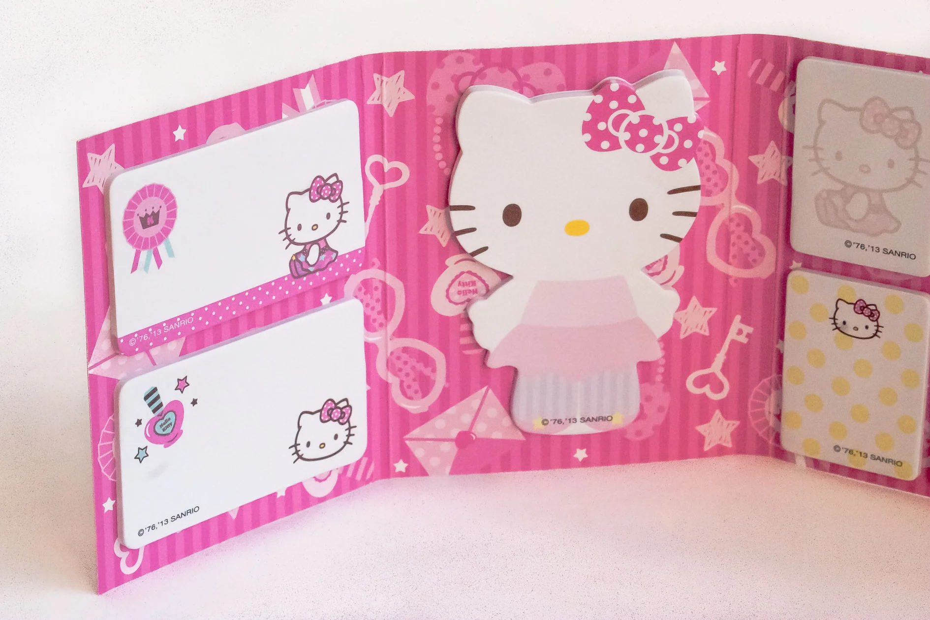 Hello Kitty Memo Lovely - side open 1 CC.jpg