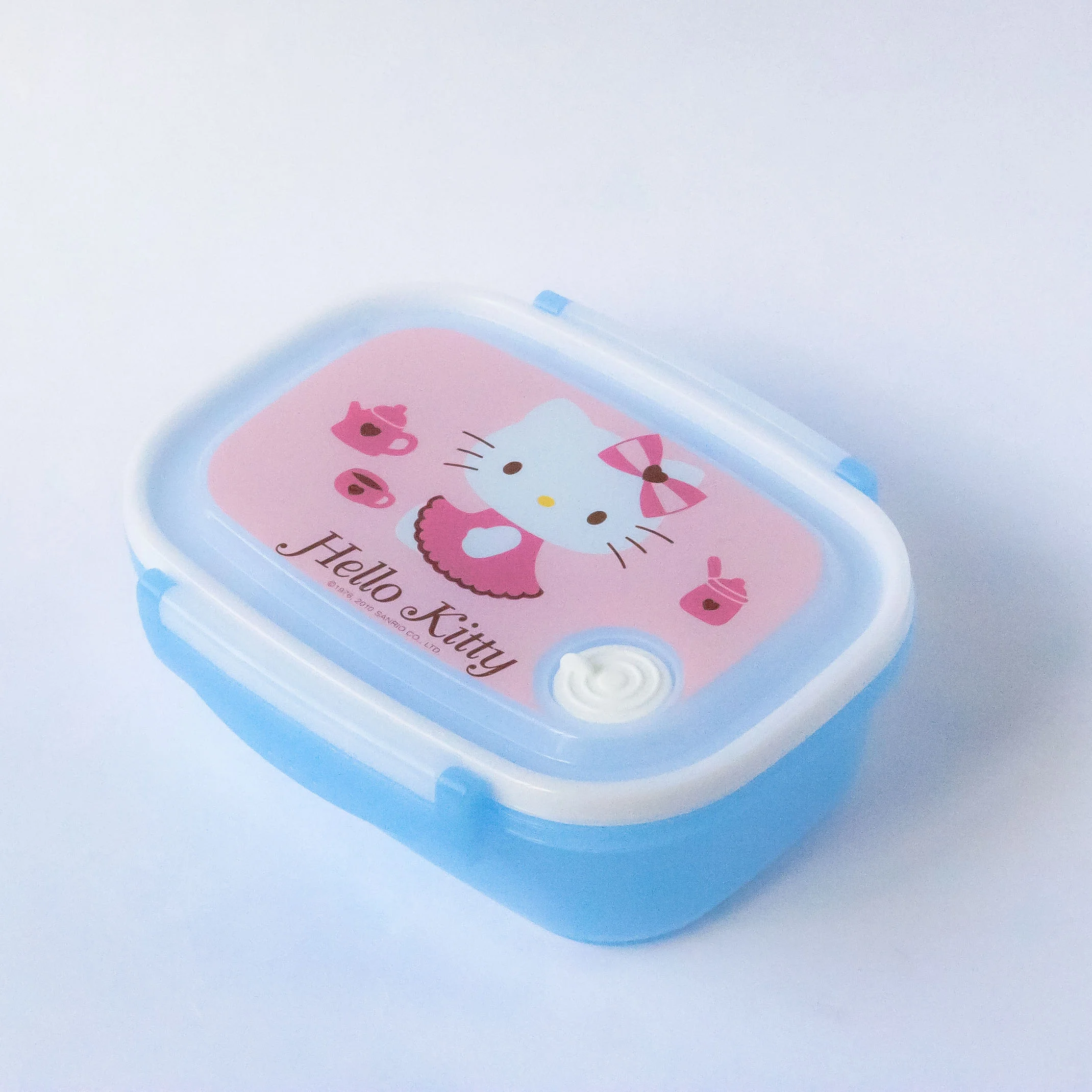 Hello Kitty Lunchbox Clip Blue - top angle CC.jpg