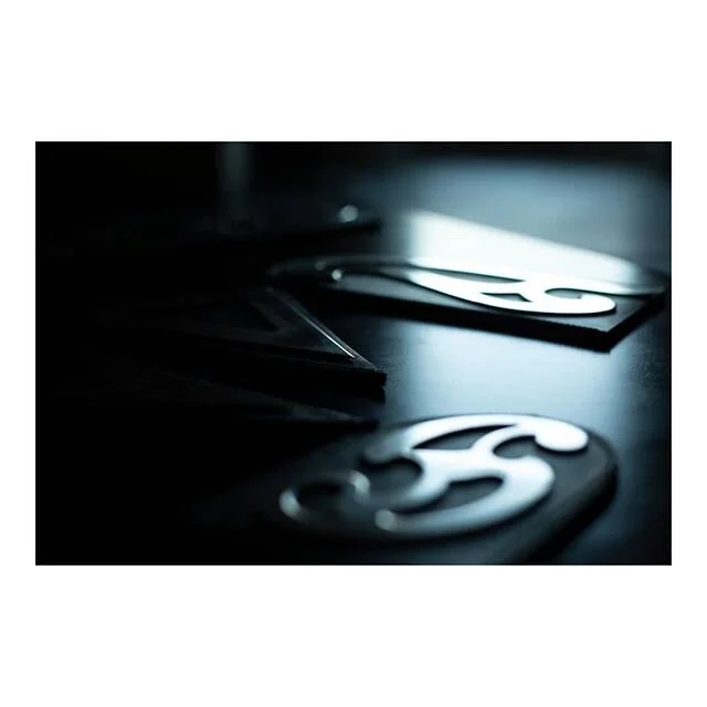 Weapons against mass production, a project started with @tooltales and exhibited @icff_official in 2019, follow the link in my bio to read about them and other projects
.
.
.
.
.
.
.

#bespoke #tool #handtools #design #patinated  #steel #craftsman #m