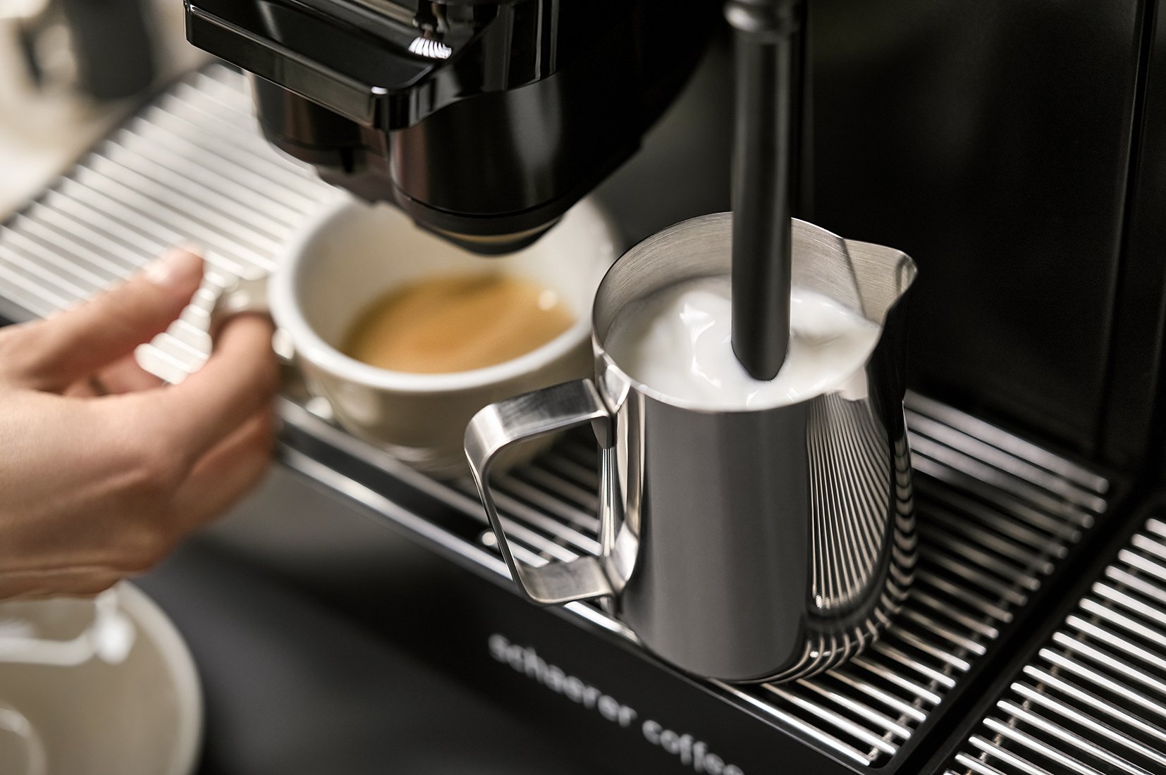Schaerer_Coffee_Machines_Soul_2-step_Shooting_Image_Ambient_Milk-Frothing_Espresso-Brewing_RGB_low-res.jpg