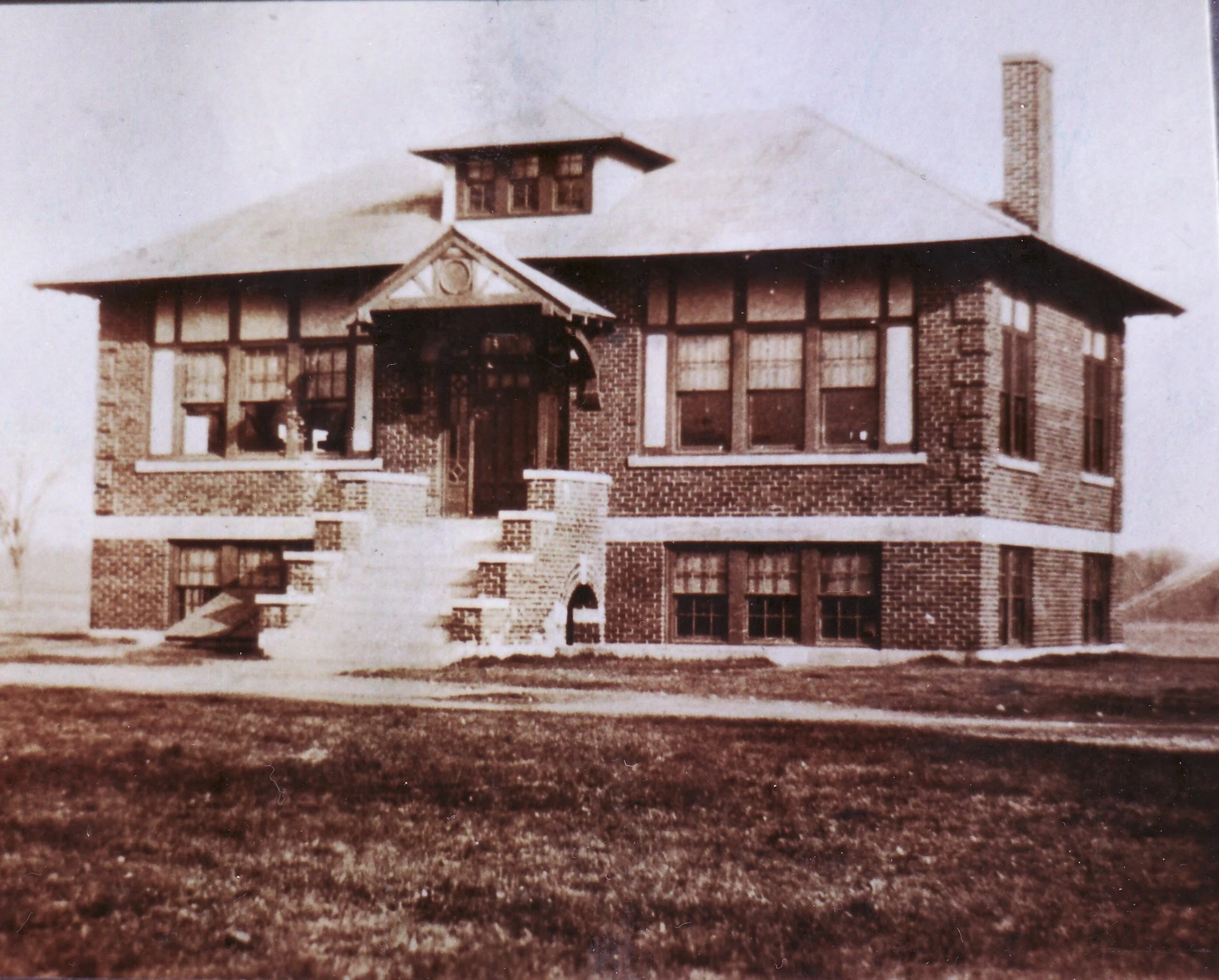 Library_w_front_door_2.jpg