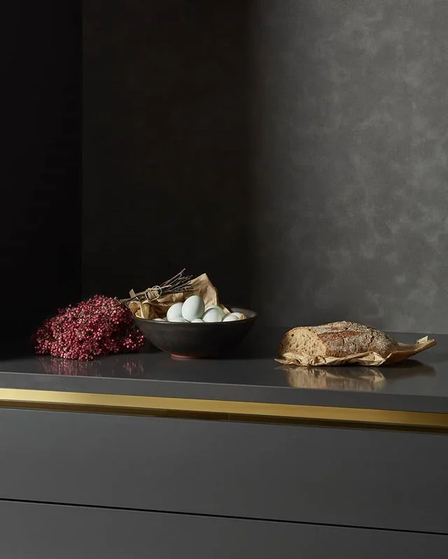 Another from @lanserring kitchens
Styling by @carrielouisestudio
Retouching by @pointblackretouch
#interior #kitchens #interiorstyling #artdirection #brass #counter #details #stilllife