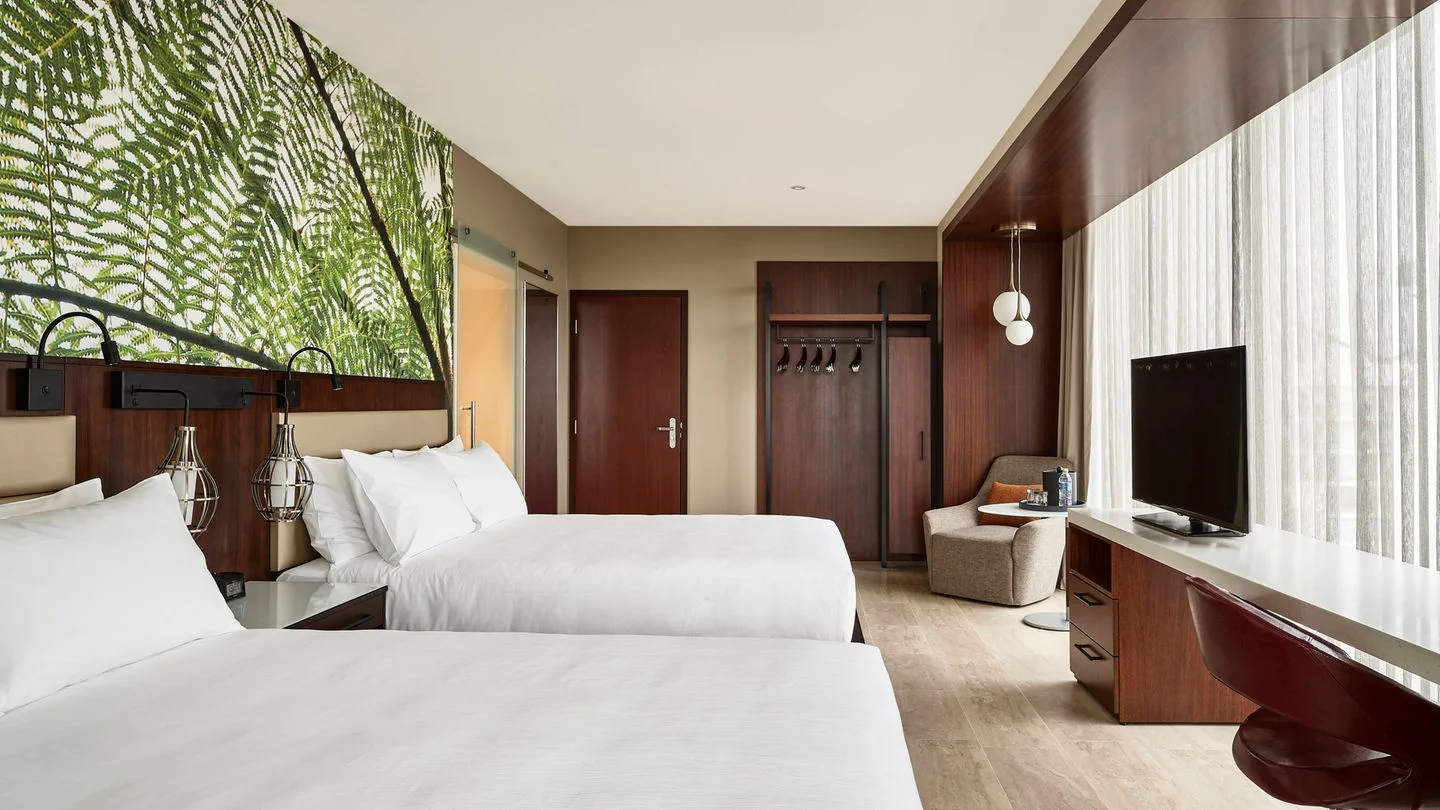 king guest room.jpg