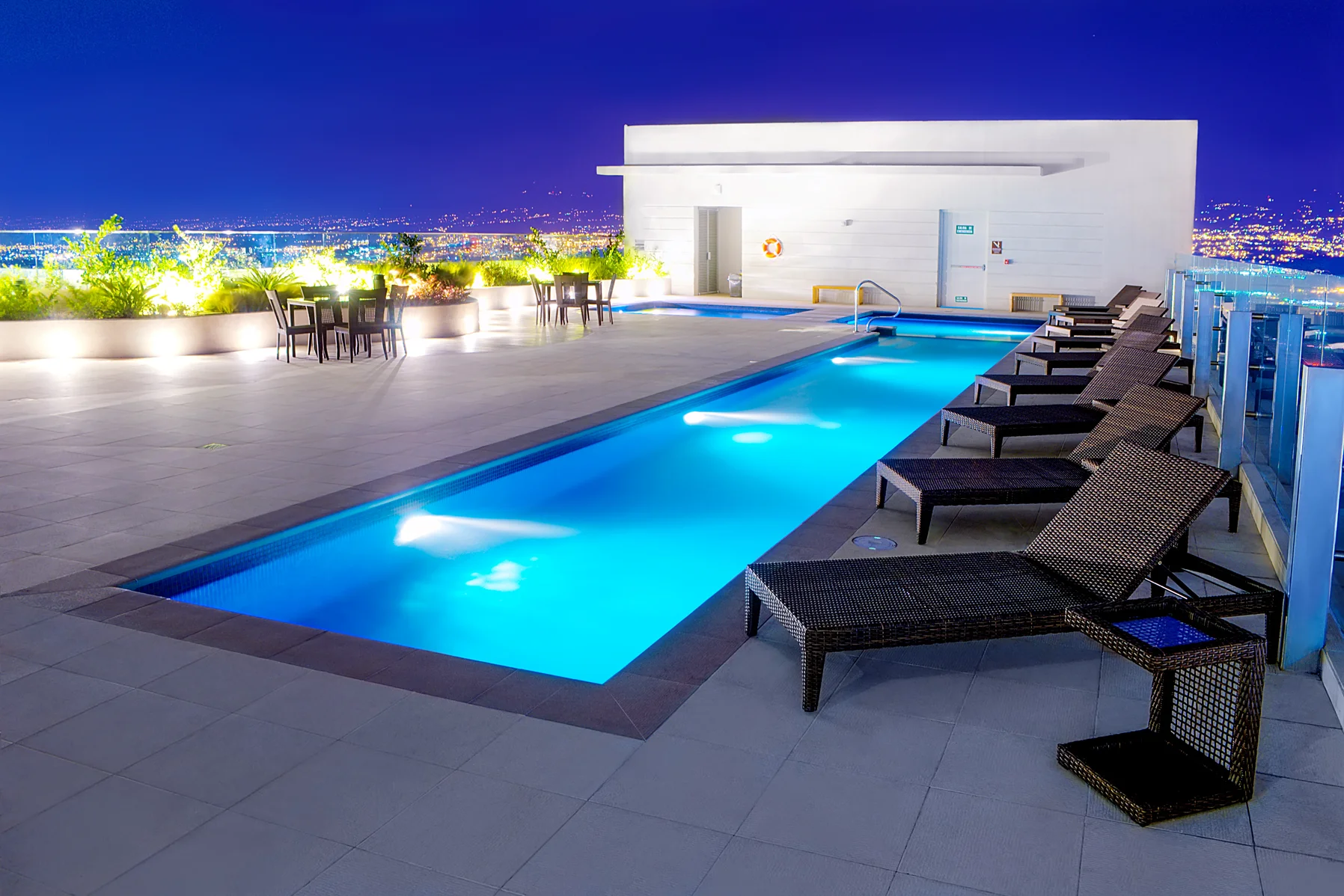 Garden_Inn - Piscina HDR-3.jpg
