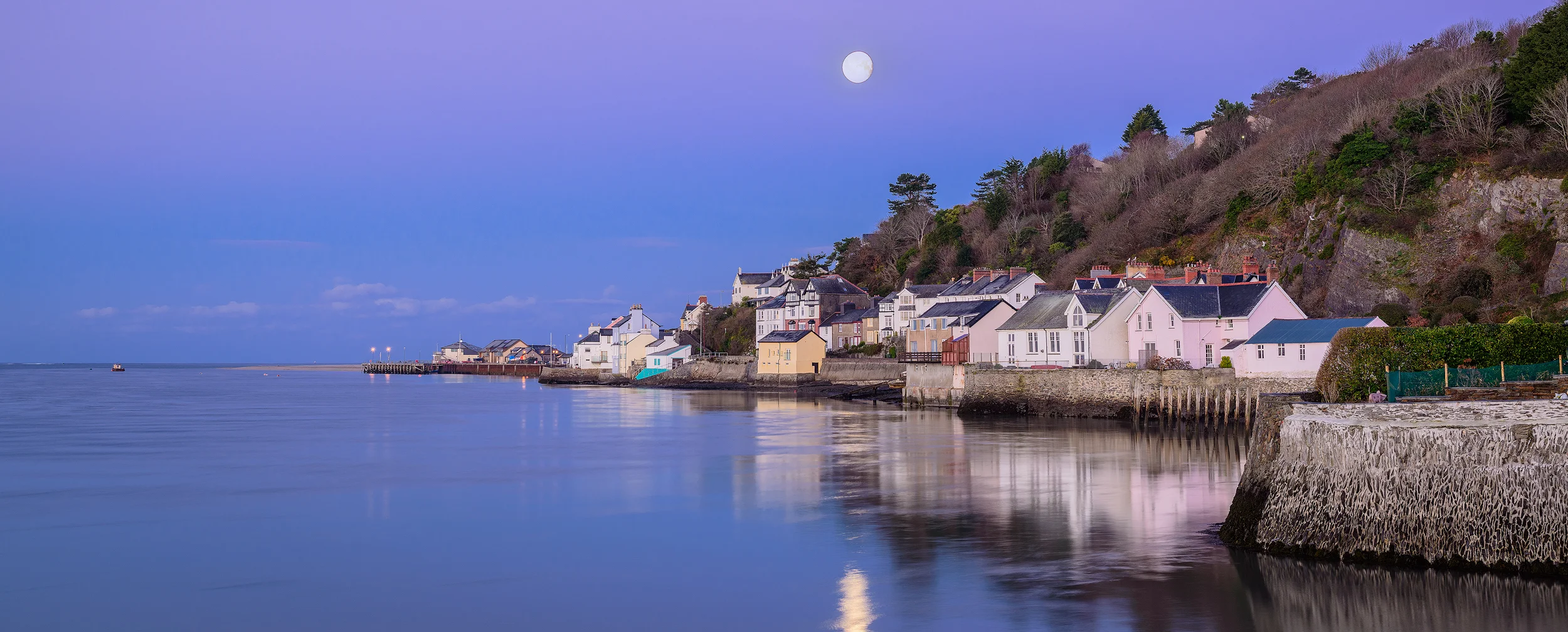 Moonset Penhelig Aberdovey-Aberdyfi.jpg