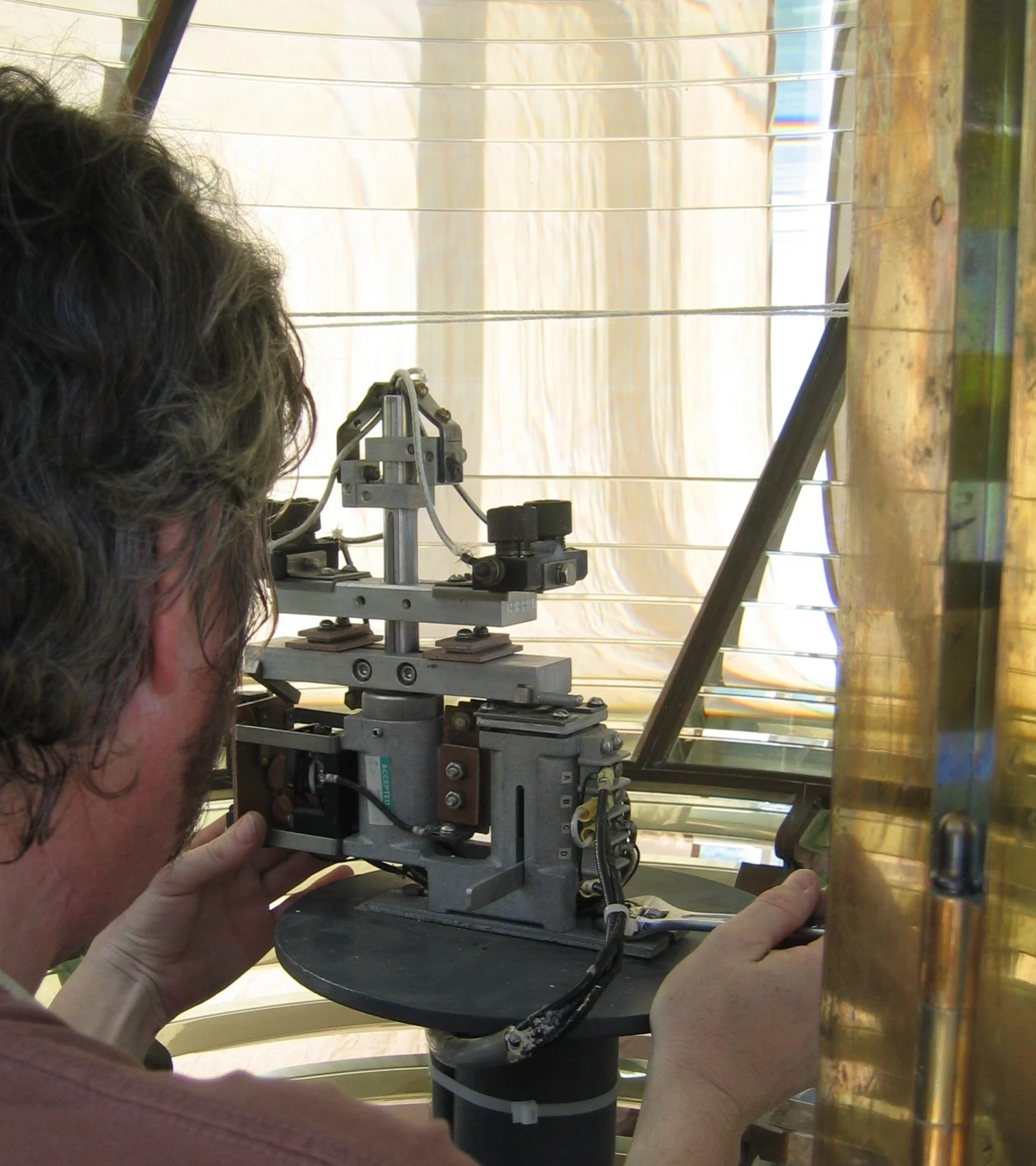Onsite Makapu'u lens adjustments (photo courtesy of James Woodward)
