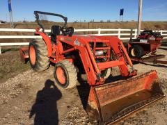 tractor kubota la723 with out attachments