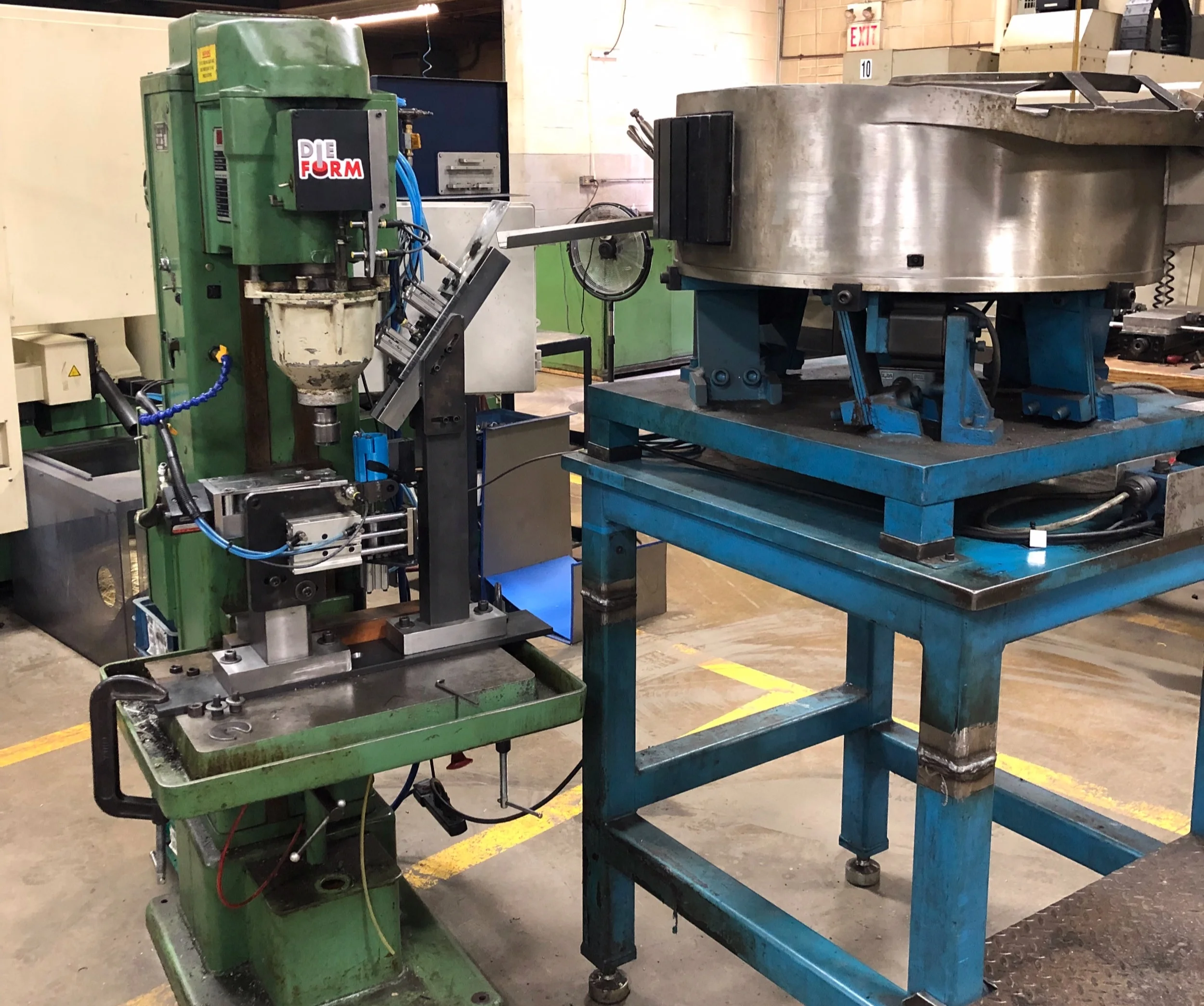 Fully automatic loading and unloading for thread forming