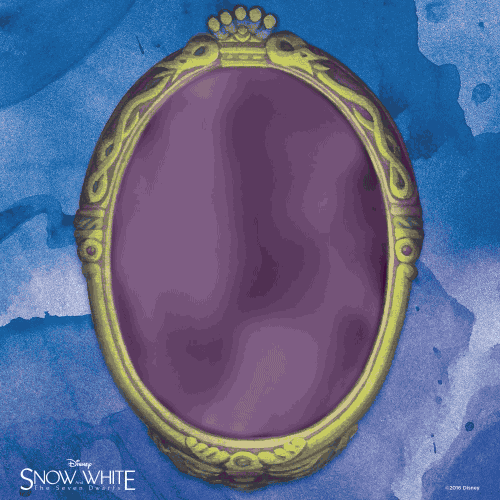 WDSHE_SnowWhite_IconicMoment_MagicMirror_2k.gif