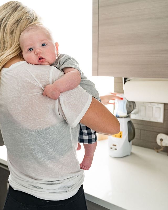 This @drbrowns bottle warmer might work a little TOO well. It always heats the bottle to the absolute perfect temperature which West can appreciate. He just keeps on eating and these cheeks keep on growing! 🤣