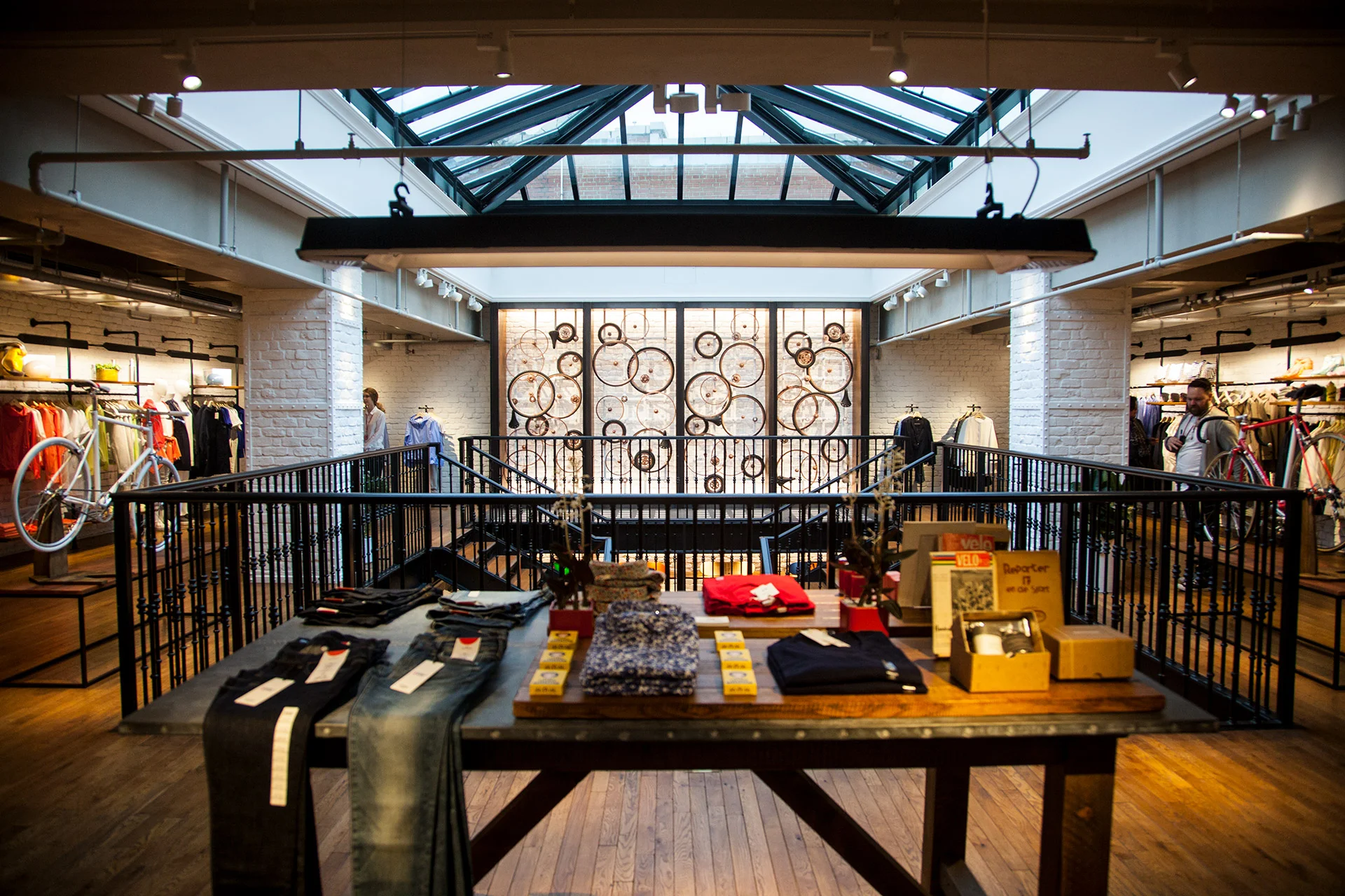    Customers from both routes were instructed to head to the 311 store on launch day. To process their codes and check if they had won, Graphite used their proprietary promotions platform Prize Media to create an iPad-optimised ‘redemption’ tool, sup