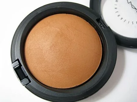 Dark Skin Makeup Call Out: MAC Mineralize Skinfinish Natural Face Powder 
