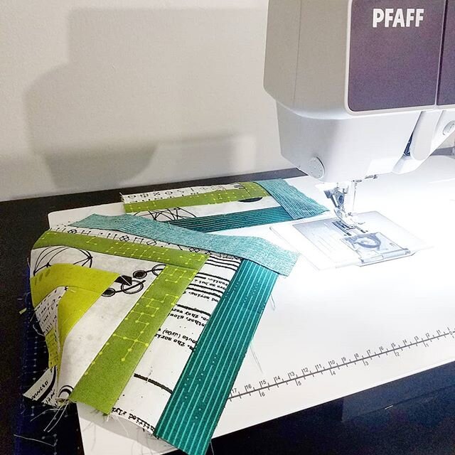 Meditative log cabin construction.  Kids occupied by their uncle via Zoom. Beautiful sound of rain on the sewing room skylight.  Nothing is normal, but sewing helps 💙 How are you doing? #modernquilting #quiltingismybliss #quilts #quarantinequilting 