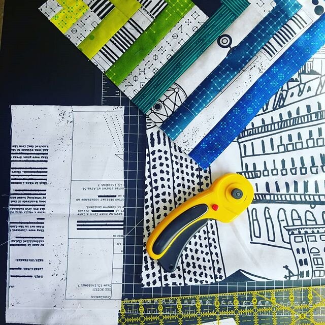 Ran out of #giucygiuce declassified 😥😥 I only have that little chunk left! I have this Target shower curtain (cotton) that I think I'll try. Desperate times 🤷&zwj;♀️ #modernquilting #quiltingismybliss #quilting #quiltinglove #quiltlove #sundaysewi