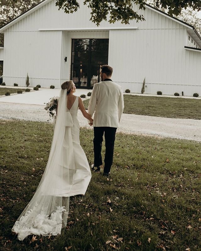 It&rsquo;s no secret that fall is the best season to get married at Cliffside Acres, so we just opened one more weekend in OCTOBER for THIS YEAR!

To view our newly released Friday, Saturday, or Sunday, click the link in our bio. You can also view ou