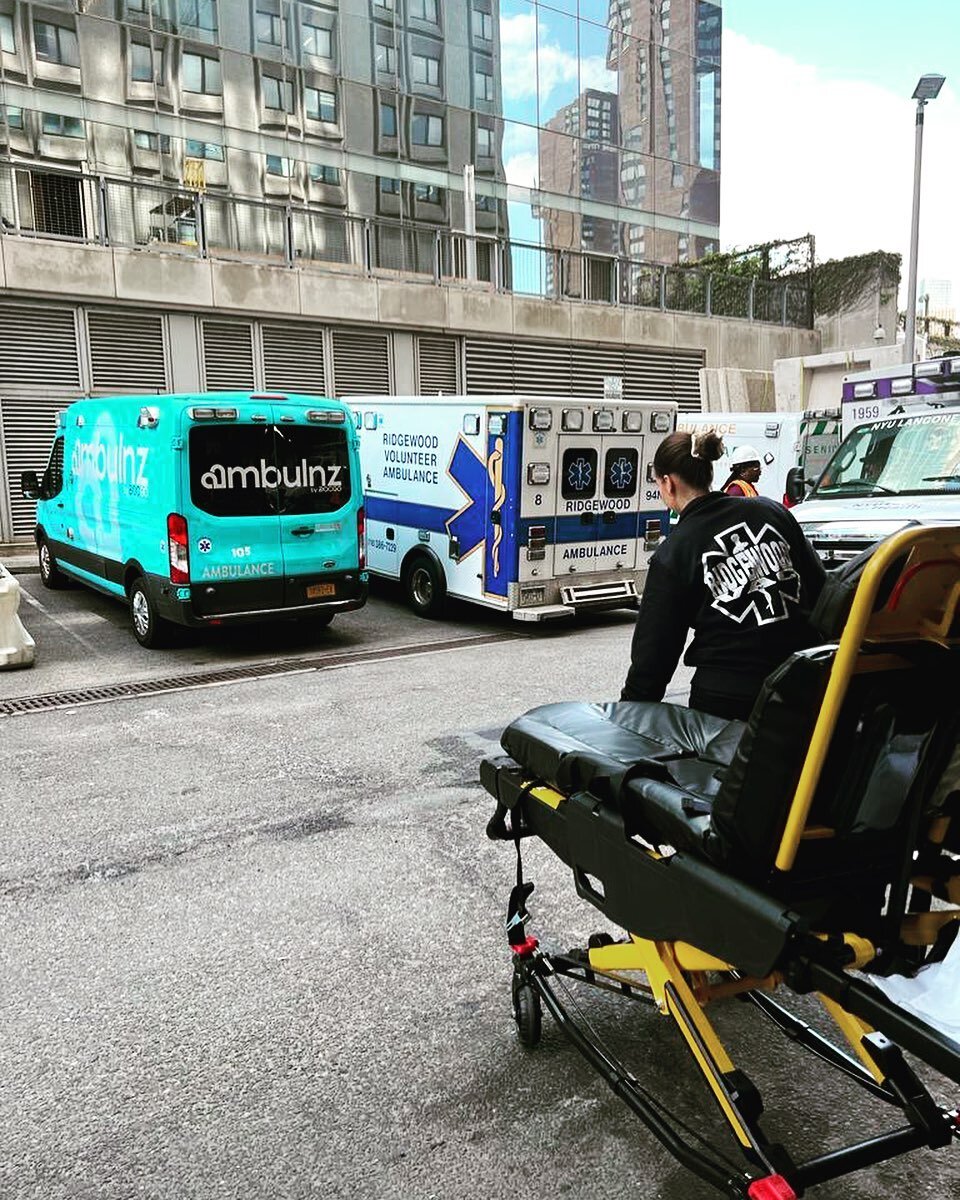 Early morning trip to Bellevue - featuring @nyulangone EMS, @seniorcareems, and Ambulnz.