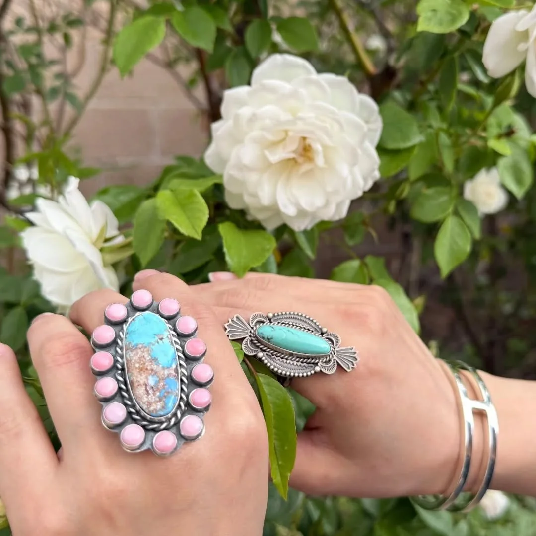 Who loves a good statement turquoise ring on each hand?

Comment below if this is your style!

DM TO PURCHASE

💙💙💙💙💙

#turquoisetuesday #statementjewelry #nativeamericanjewelry #shoplocal