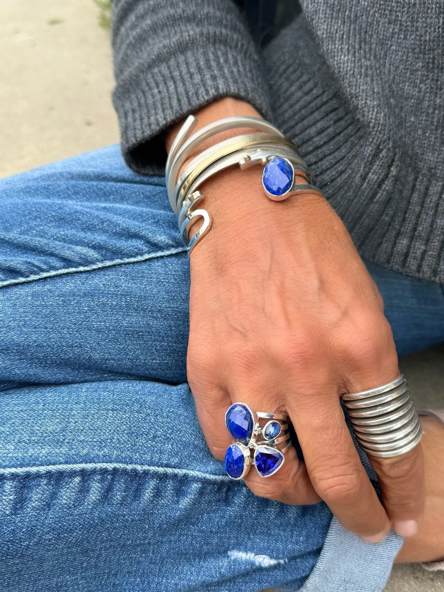 💙 Small Business Saturday 💙
Lilly&rsquo;s Lapis adds the perfect pop of blue to any outfit ✨ Shop Small Support Local!! ⭐️