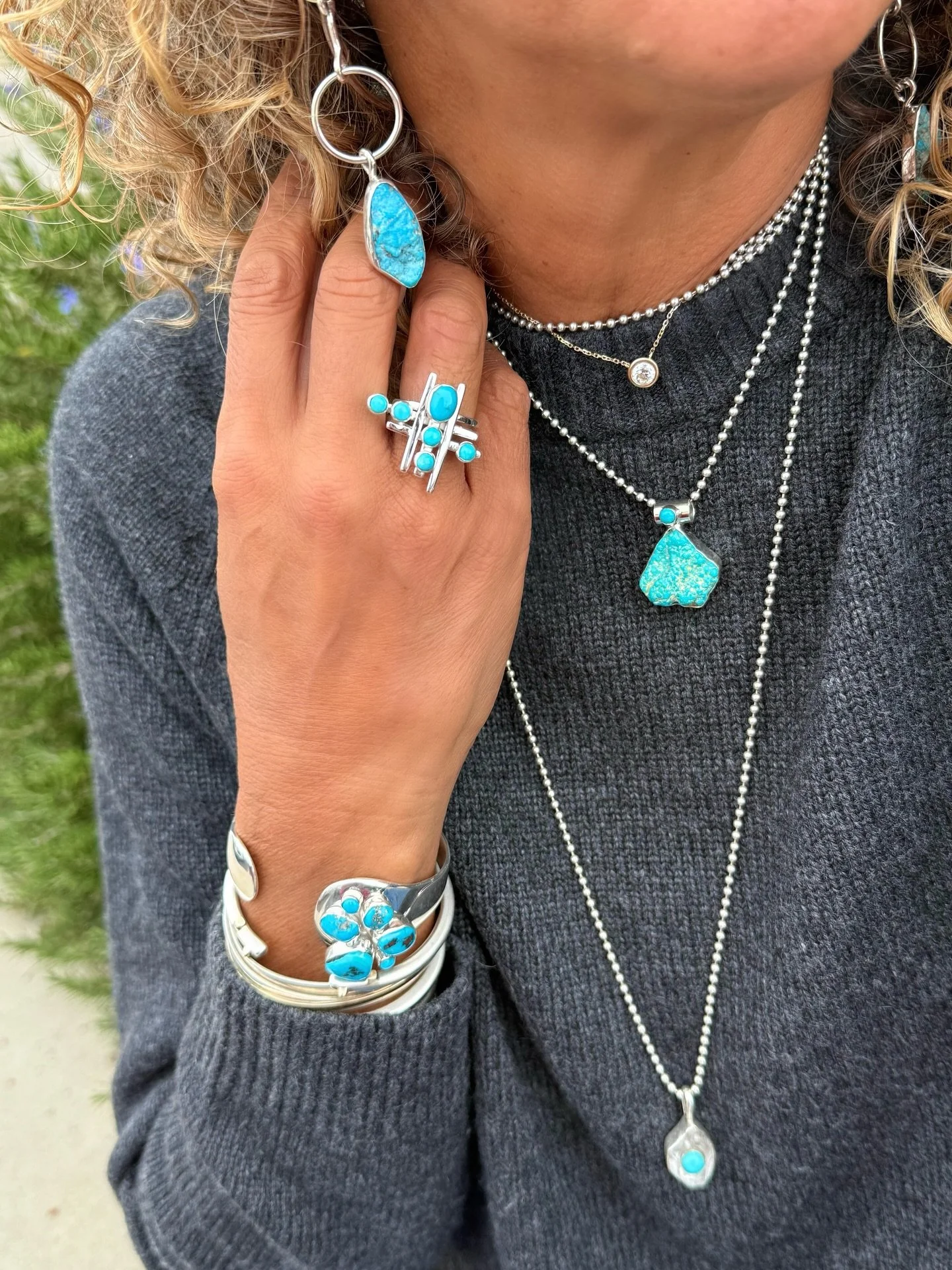 Come find your last minute gifts 🎁 We are open on Christmas Eve from 10am-4pm ✨