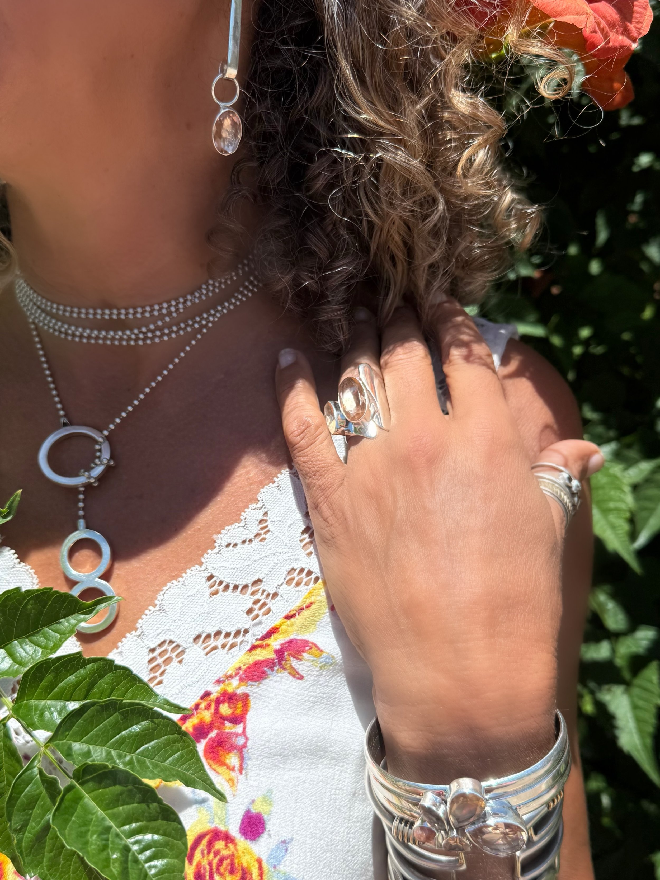 Have you seen Lilly&rsquo;s sterling silver lariat? ✨ The ultimate everyday staple, designed to layer effortlessly with your favorite Lilly Barrack pieces. Timeless, versatile, and perfect for elevating any look&mdash;this is the necklace you&rsquo;l