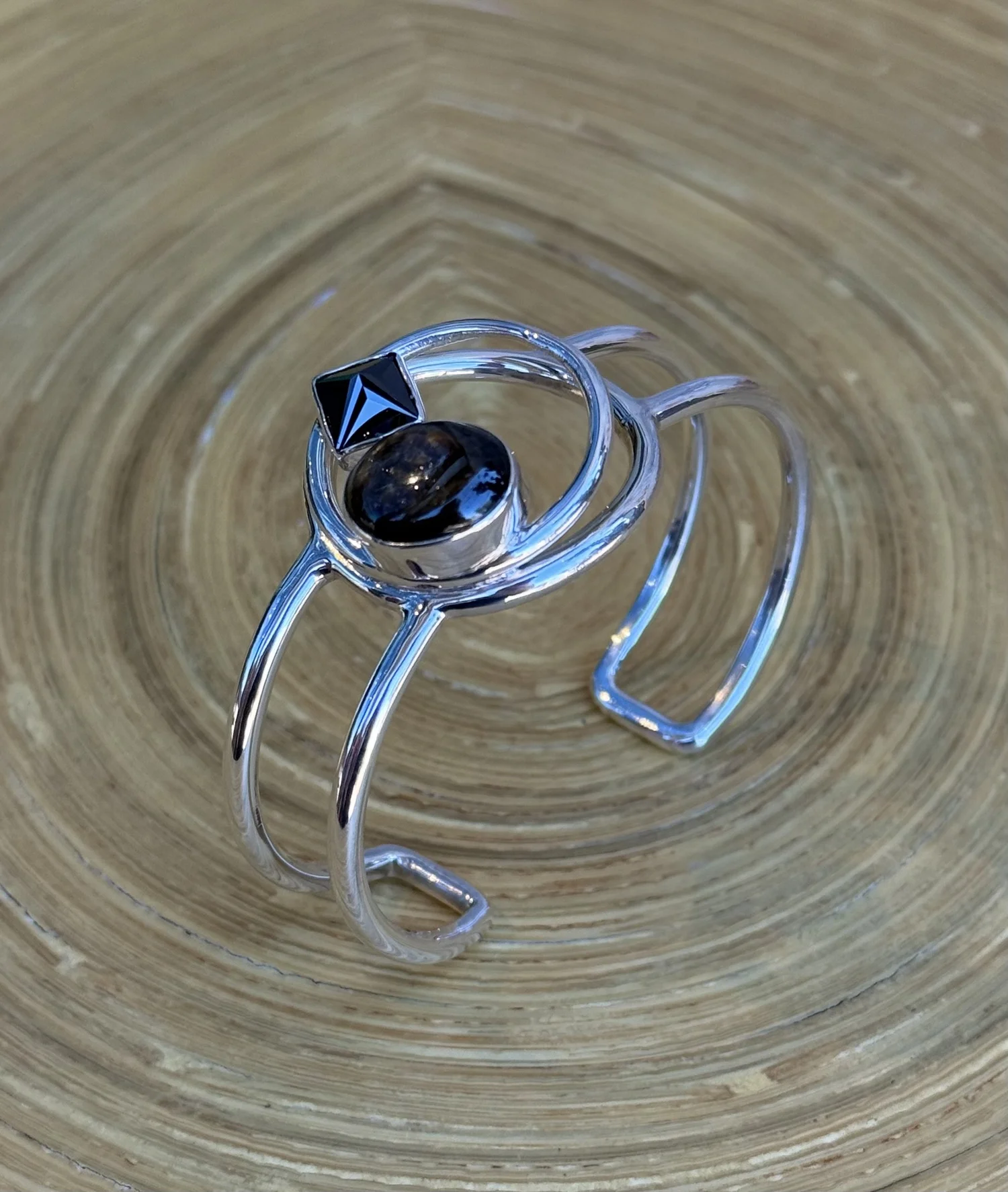 アクセサリー Kisaragi B30 Black Sapphire Bracelet — Lilly Barrack Seasoned artist, Lilly