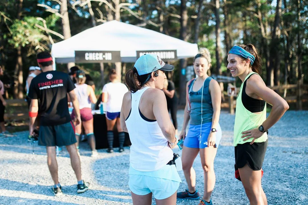 Runners connecting before the start.
