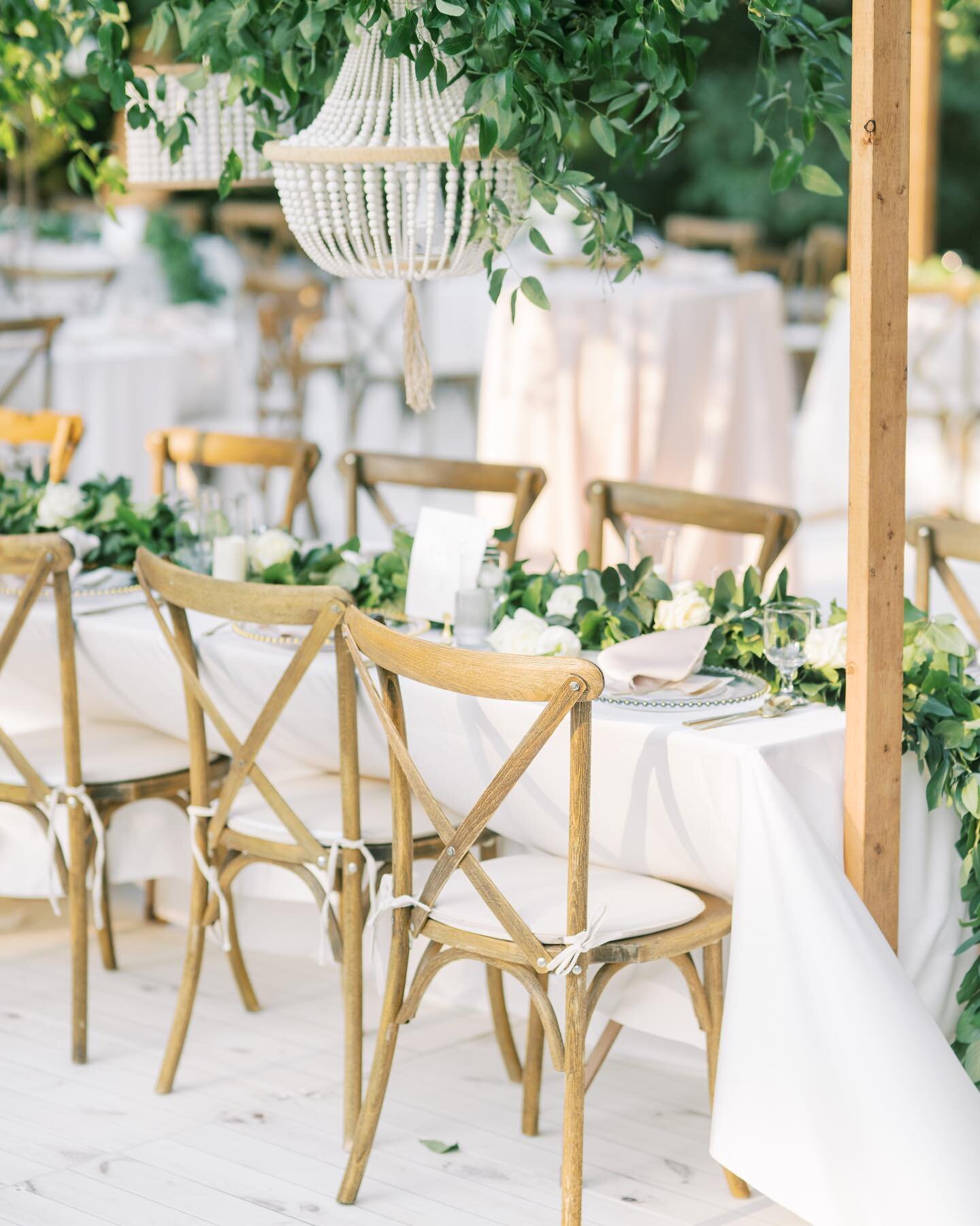 This greenery is everything 🤍

photo @nicolelaingphoto ⠀⠀⠀⠀⠀⠀⠀⠀⠀
.⠀⠀⠀⠀⠀⠀⠀⠀⠀
.⠀⠀⠀⠀⠀⠀⠀⠀⠀
.⠀⠀⠀⠀⠀⠀⠀⠀⠀
.⠀⠀⠀⠀⠀⠀⠀⠀⠀
⠀⠀⠀⠀⠀⠀⠀⠀⠀
#weddingplanning #weddingplanner #midwestwedding #iowawedding #iowacityweddingplanner #weddingday #2021wedding #weddingflorals #br