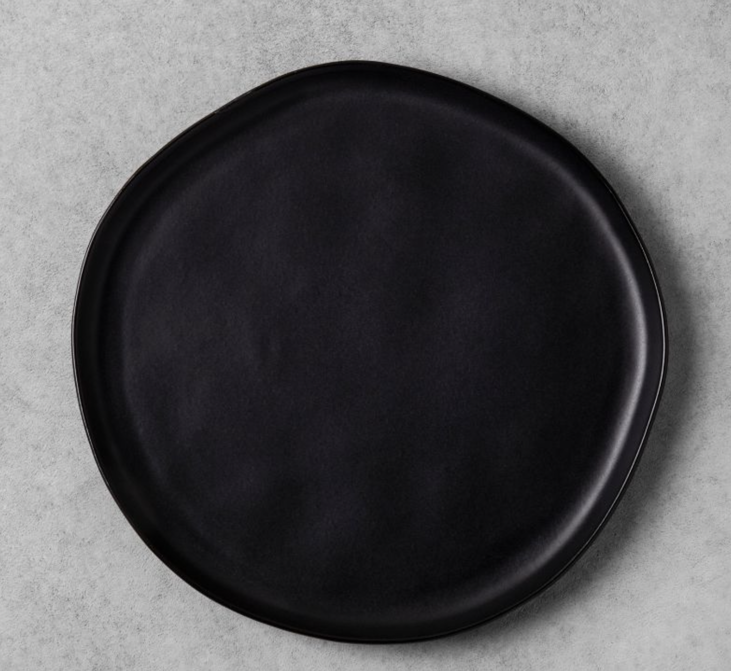 black charger plate 