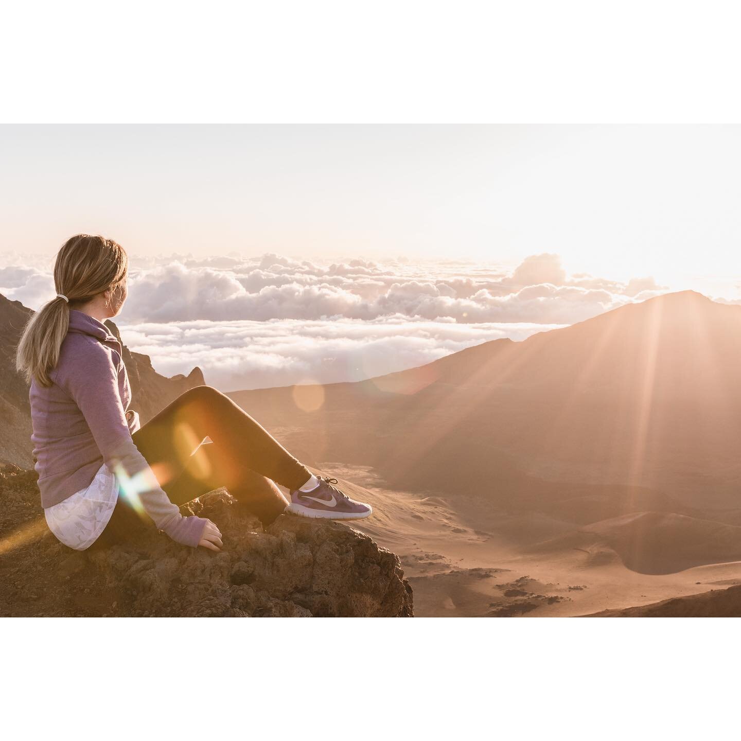 Way up above the clouds. ☁️ 

#haleakala #haleakalanationalpark #haleakalasunrise #mauihawaii #maui #hawaiilife #hawaiilove #aloha  #bucketlist #bucketlistadventures #bucketlistchecked✔ #girlswhotravel