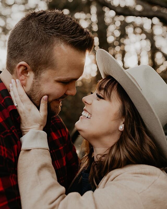 Hey friends 👋🏼
I just sent off this love filled engagement session to Leah + Josh, and it&rsquo;s only fitting that that they receive it on Valentine&rsquo;s Day ❤️
.
I hope all of you are celebrating all kinds of love today! We&rsquo;re keeping it