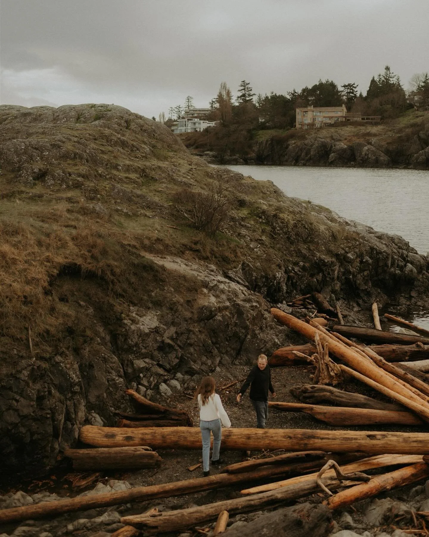 Some love stories feel like they were written by the ocean &mdash; wild, steady, and a little windswept 🌊
These two made the whole coastline feel like a love letter ✨
Can&rsquo;t wait to capture their wedding this June