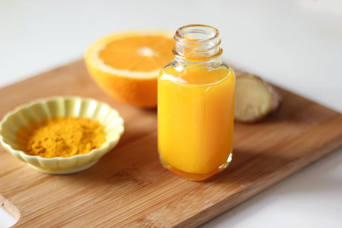 1-inch piece turmeric root (or 1 teaspoon ground turmeric powder) 1 orange. 2 ribs celery. 1-inch knob ginger root, plus more to taste. 1 lemon, peeled. 1 tsp diatomaceous earth Pinch of freshly ground black pepper.