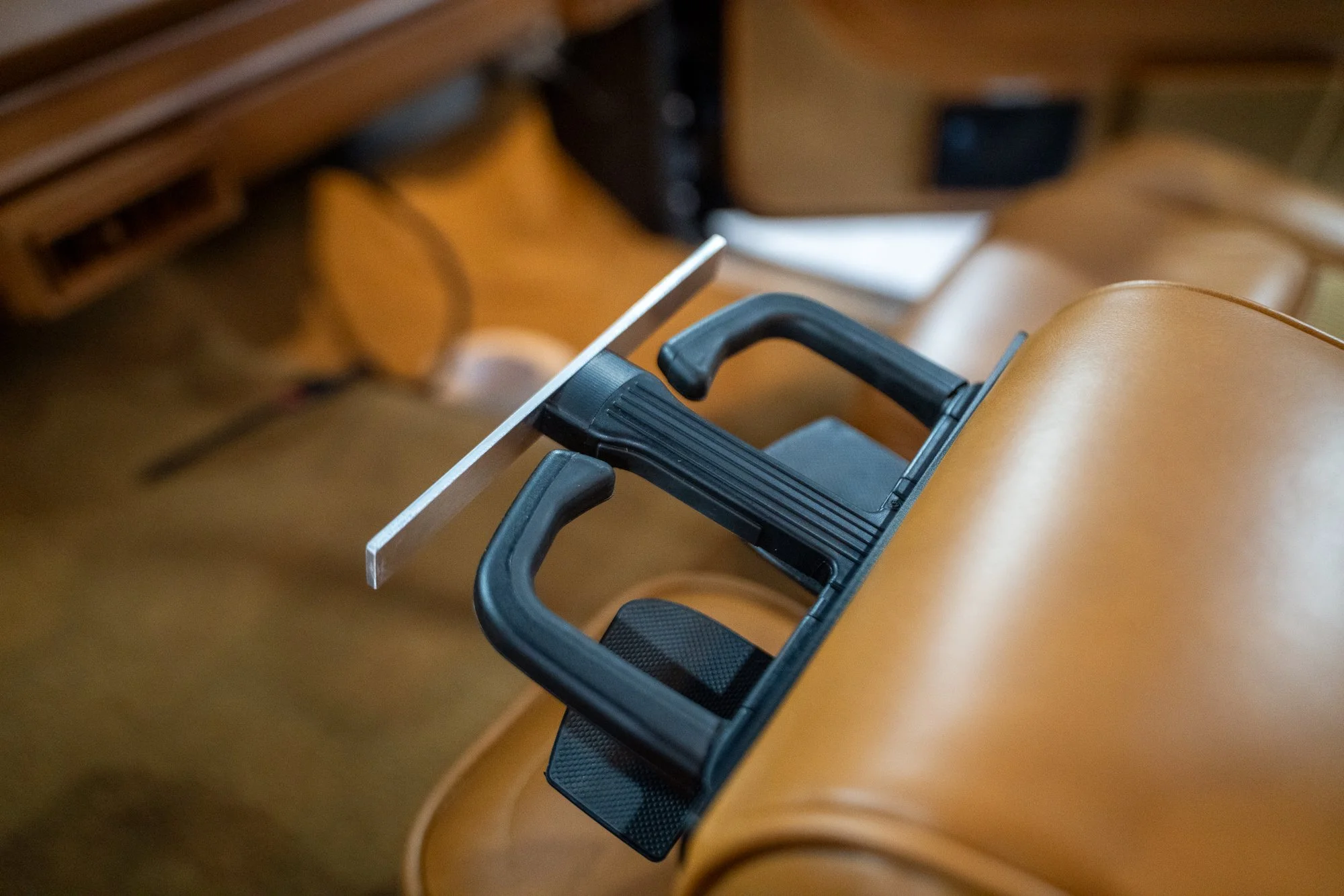 Full-size Jeep front bench seat with upgraded armrest console