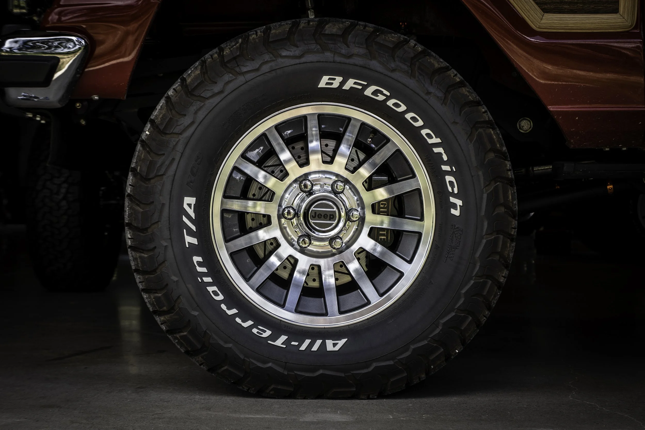 chrome-jeep-wheel-center-cap-wagoneer-02.jpg
