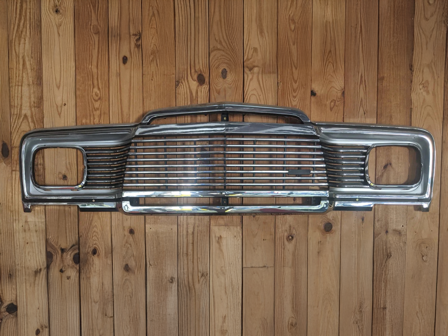 Reproduction “Pig Nose” Chrome Grille for Jeep Wagoneer, Cherokee