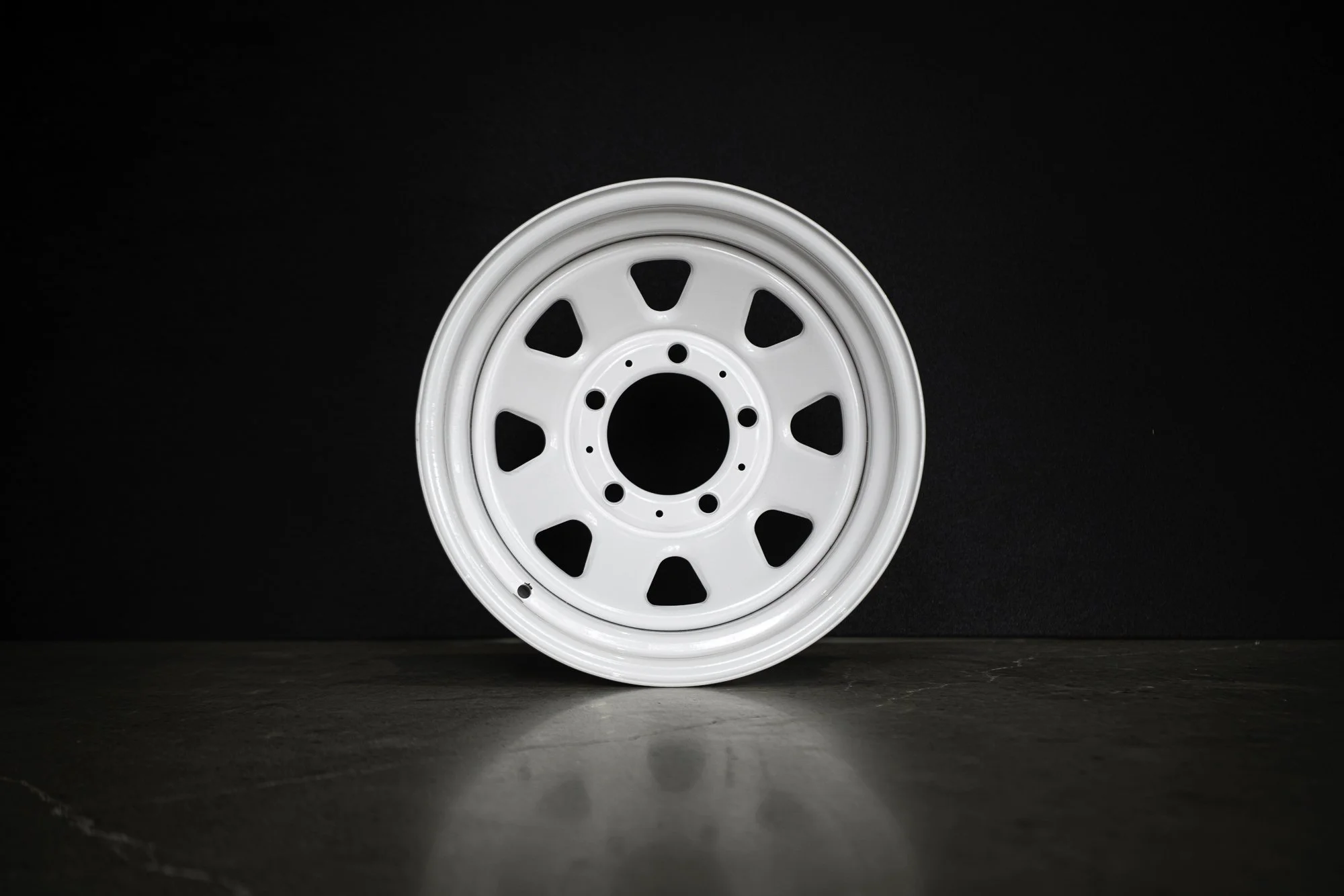 jeep-cj-15x8-white-steel-wheel-restored-oem-5-lug-01.jpg