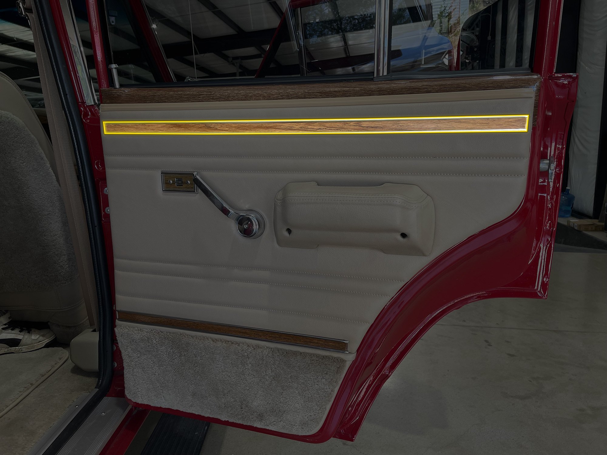 jeep-grand-wagoneer-interior-woodgrain-door-trim-12.jpg