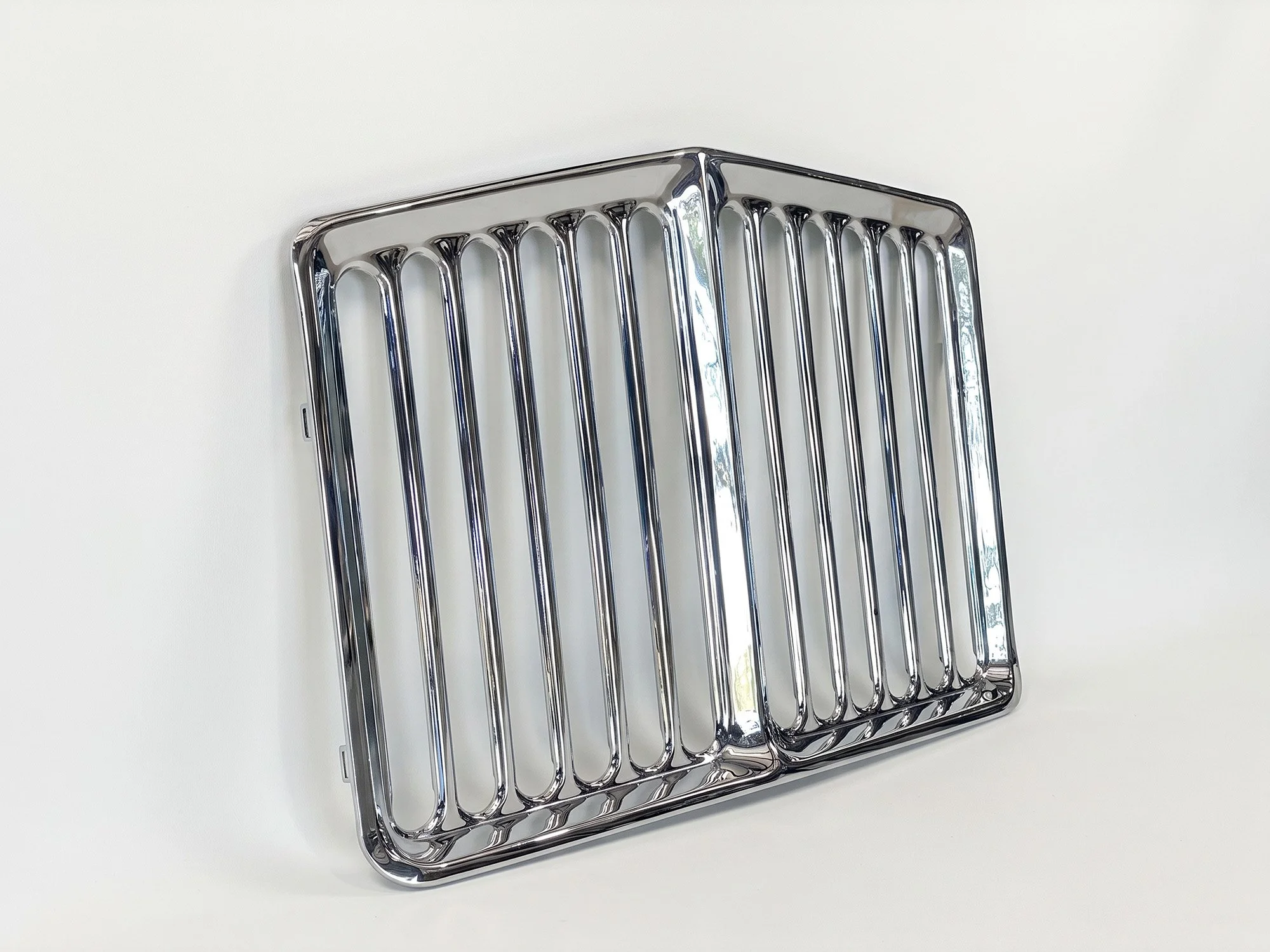 restored-jeep-wagoneer-rhino-grille-03.jpg