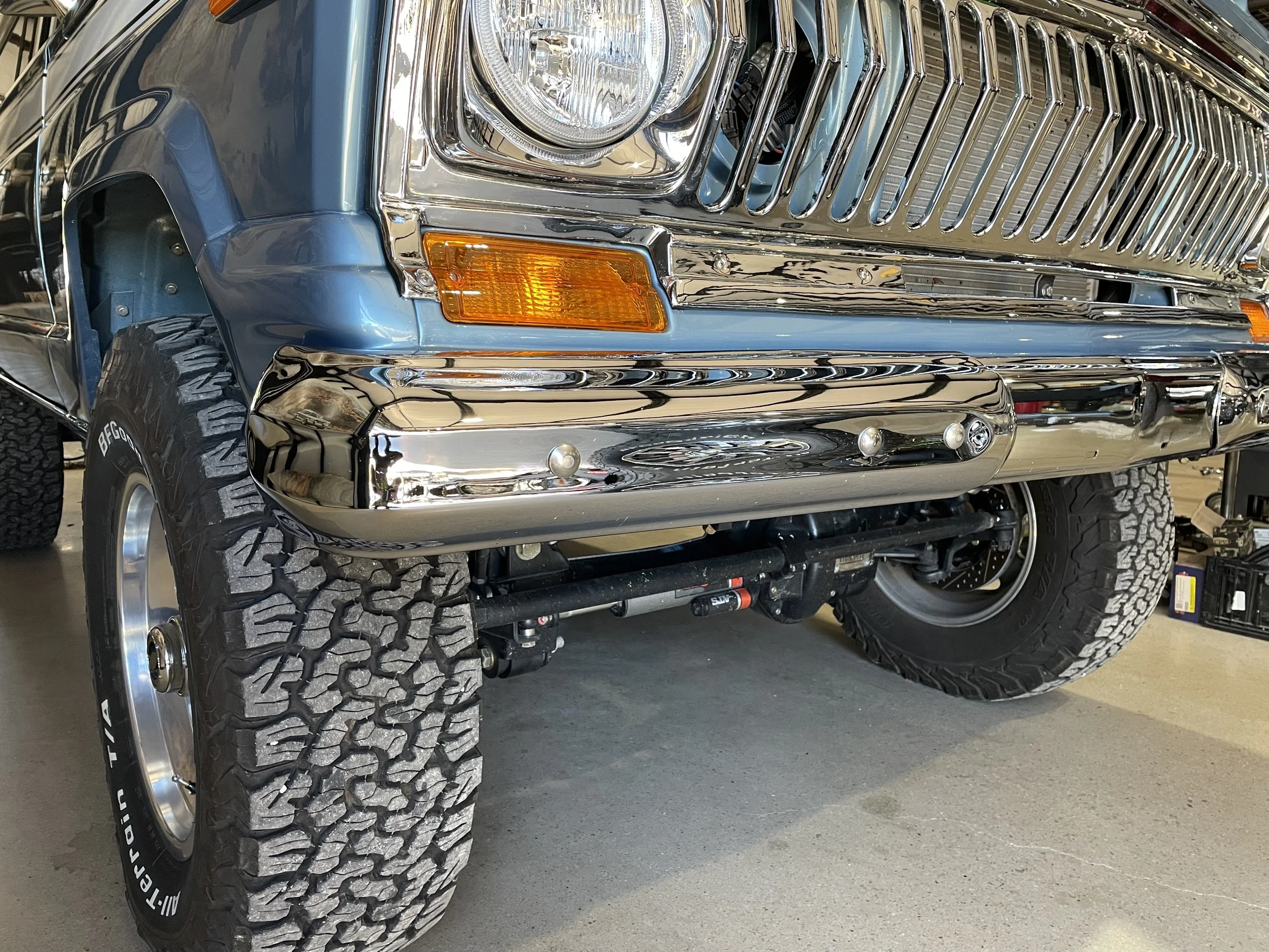 jeep-sj-3-piece-rear-chrome-bumper-pre-1979-02.jpeg
